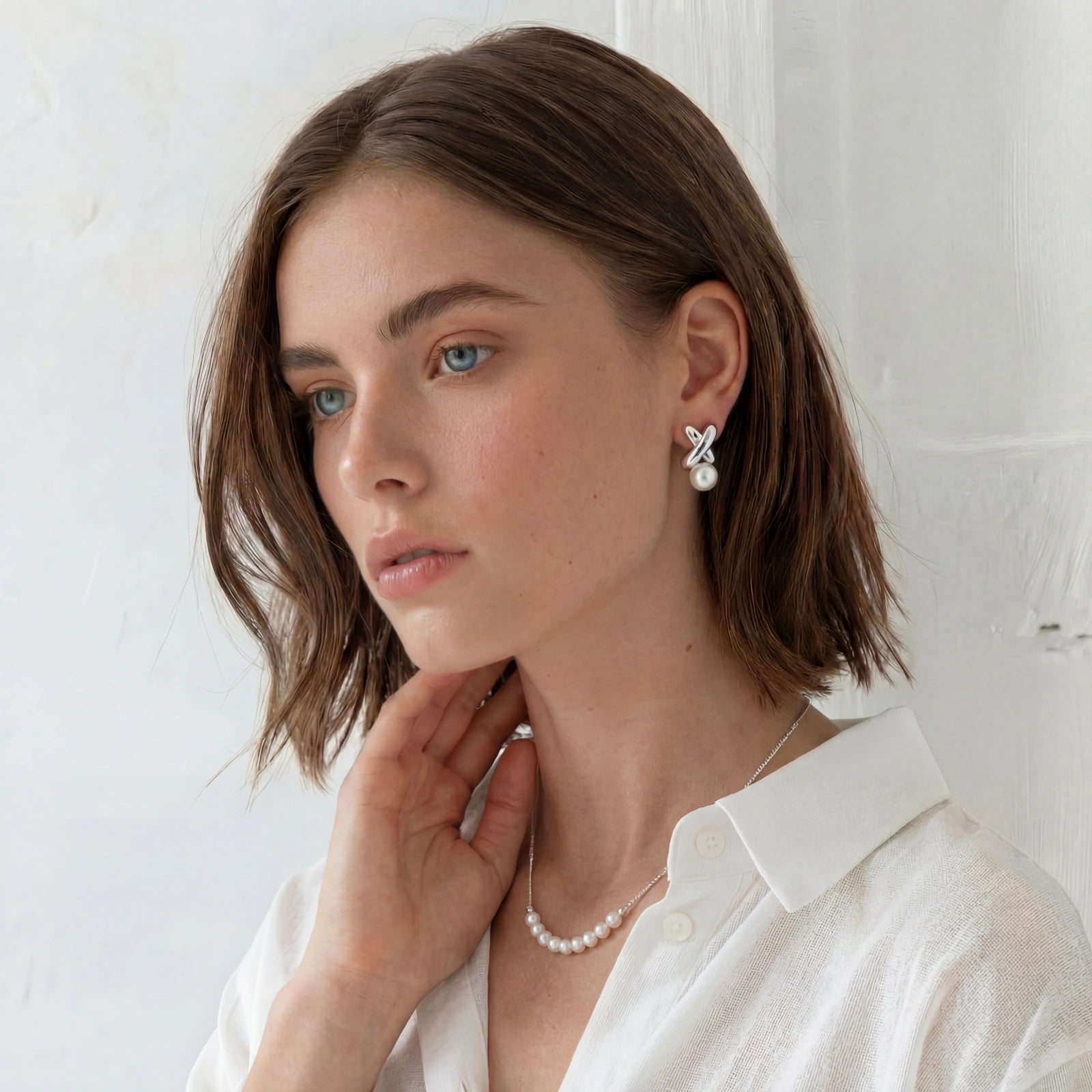 Luna Pearl Arc Necklace